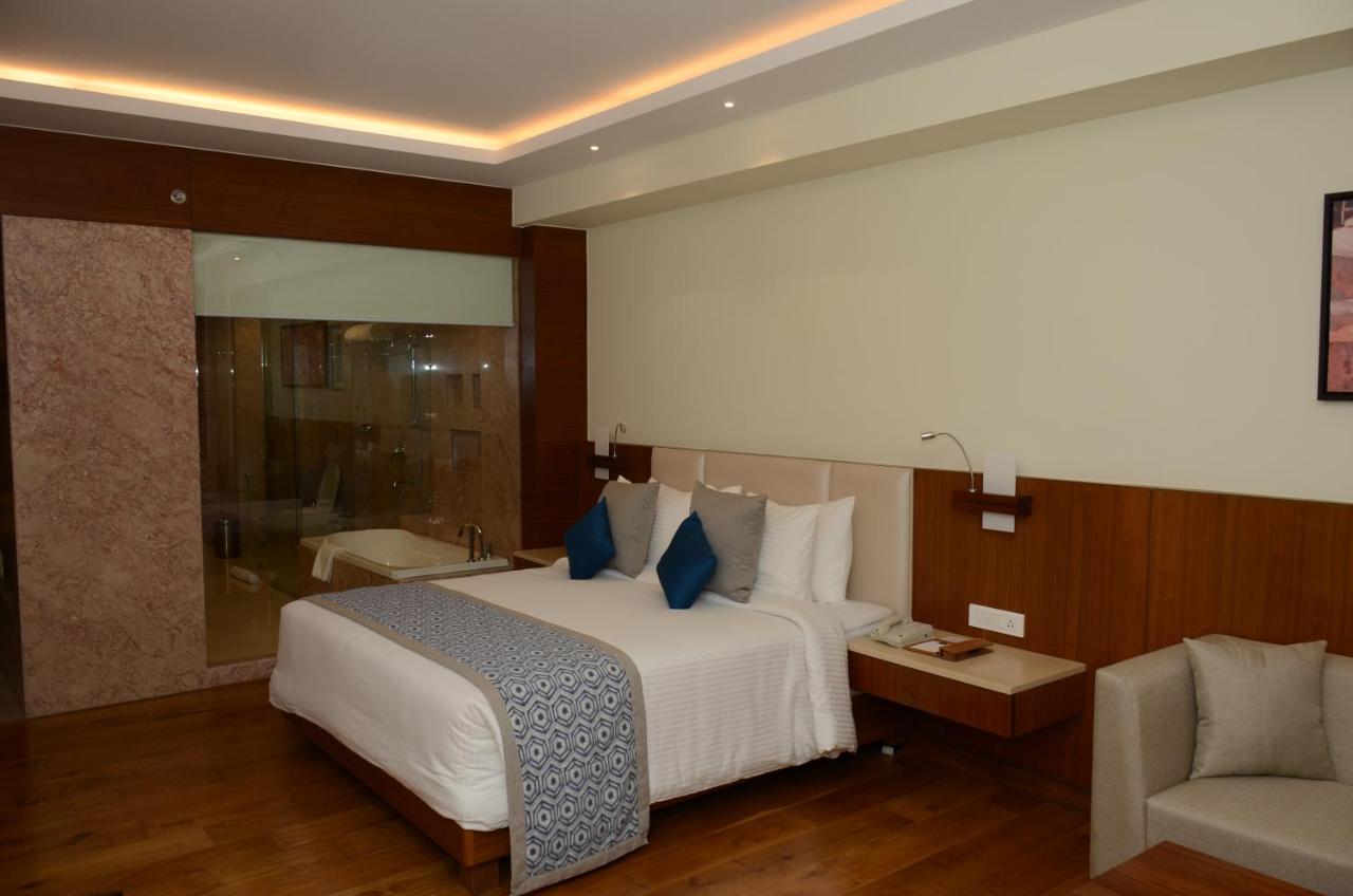 Viraj Sarovar Portico Jammu Exterior foto