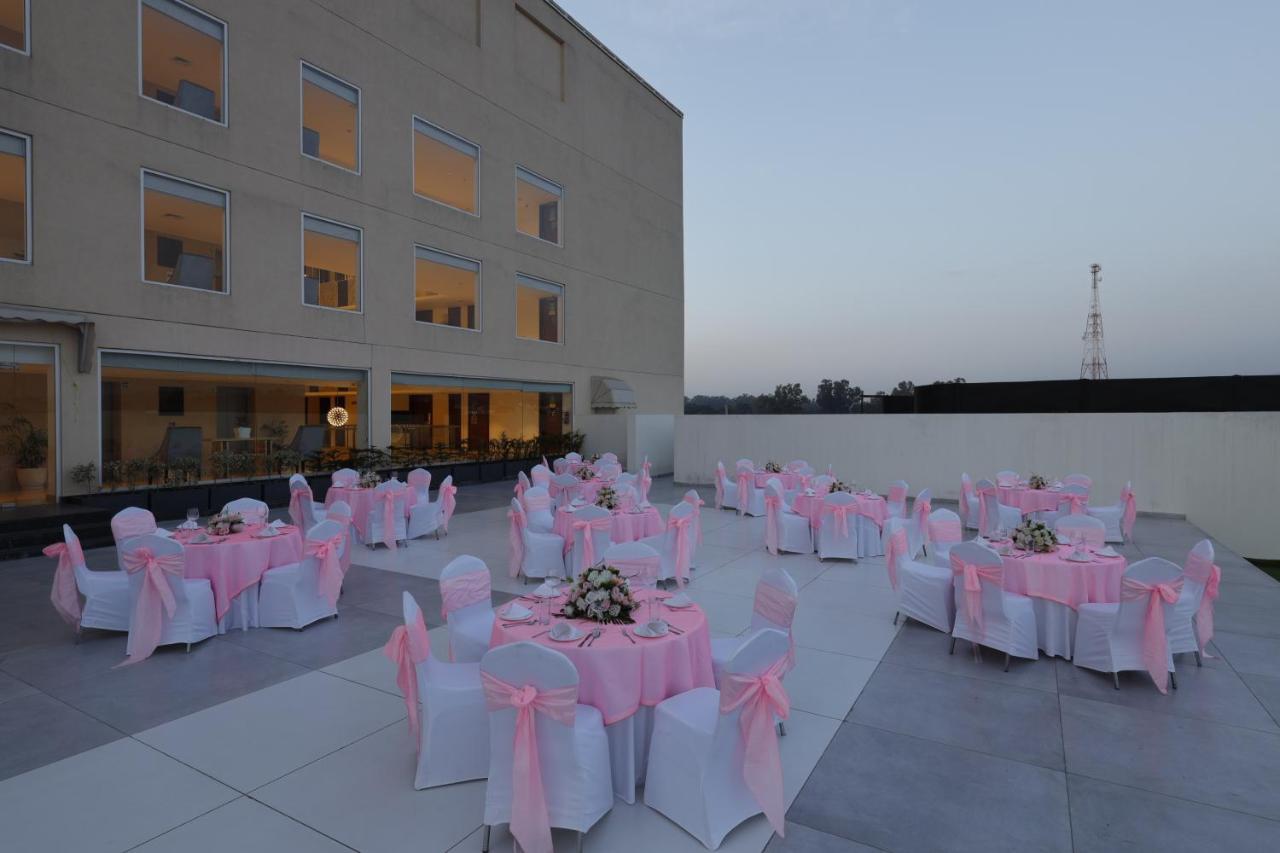 Viraj Sarovar Portico Jammu Exterior foto